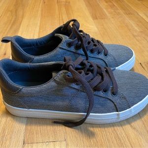 Old Navy boys gray shoes with laces. Size 3. Never worn.